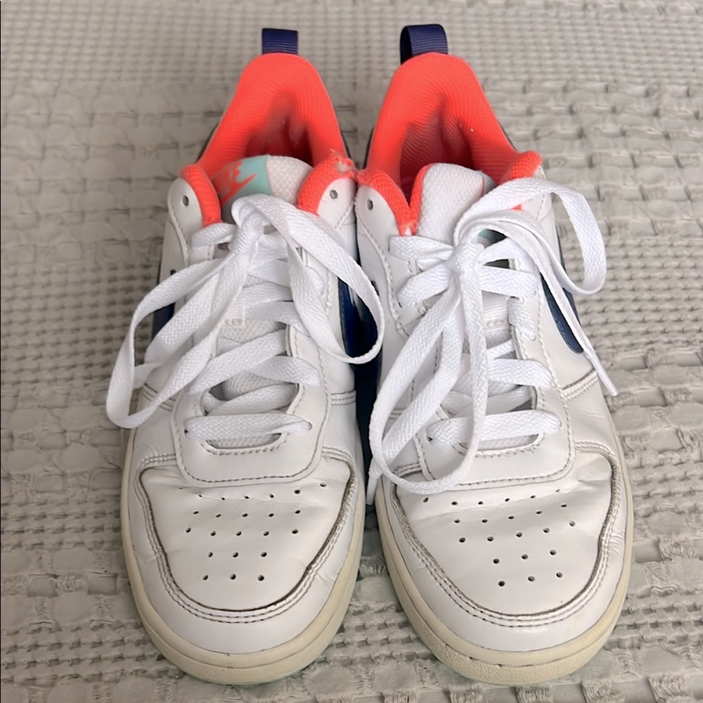 Kids Nike sneakers size 4.5Y - Picture 2 of 7